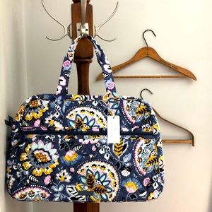 Vera Bradley :: Medium Traveler Bag